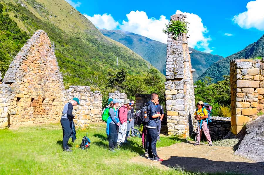 2-Day Inca Trail Hike to Machu Picchu & Panoramic Train - The 4:00 AM departure from Cusco