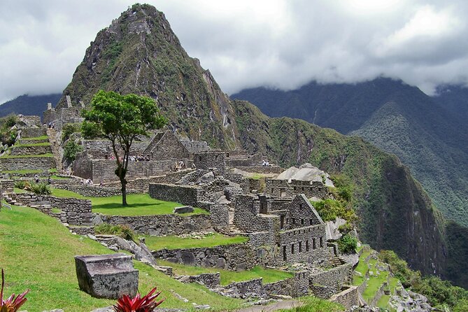 2-Day Sacred Valley & Machu Picchu Tour by Train from Cusco - Guides and support are a major strength