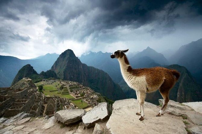 2-Day Short Inca Trail to Machu Picchu - Lunch, waterfalls, and the walk to the Sun Gate