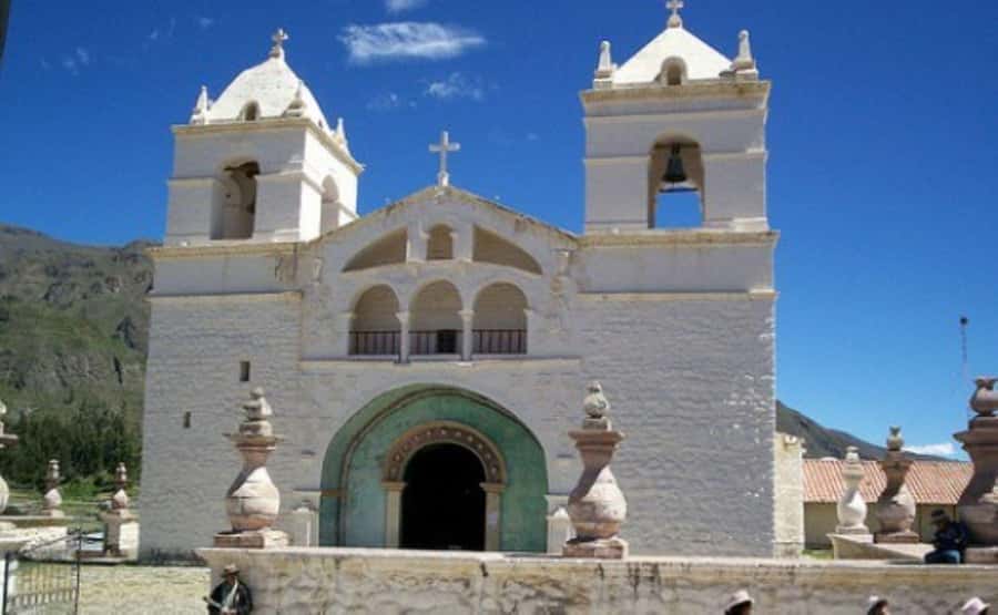 2-Day Tour Colca Canyon in Arequipa with end in Puno - Lunch, the bus change, and the long ride to Puno