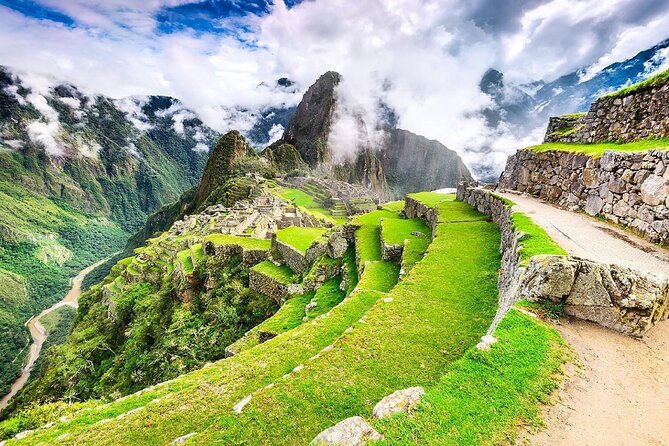 2-Day Tour:Sacred Valley and Machupicchu from Cuzco - Ollantaytambo before the 3:37 PM train