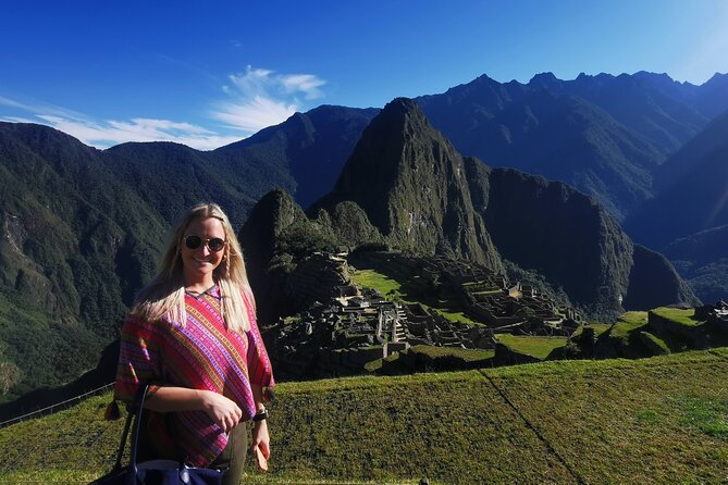 2 Day Tour: Sacred Valley Cultural and Machu Picchu by train - Urubamba lunch stop and the road to Ollantaytambo