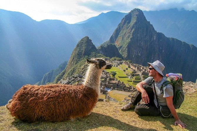 2 Days: Sacred Valley conection to MachuPicchu - Lunch in Aguas Calientes and the return to Cusco