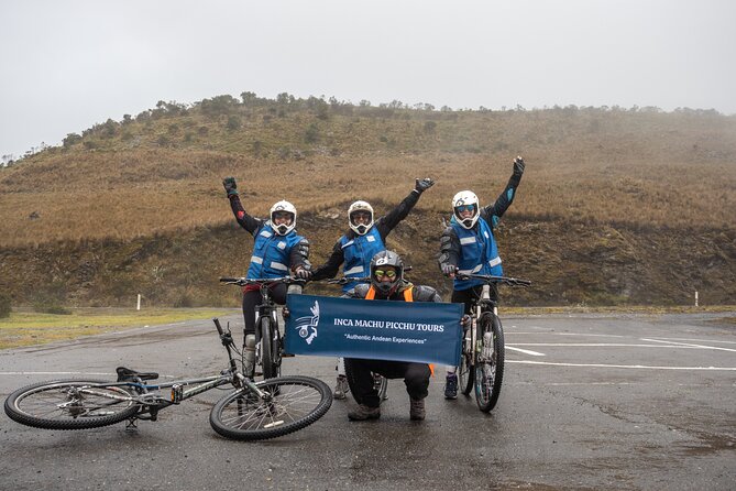 4-Day Machu Picchu with Biking, Inca Trail, Rafting and Ziplining from Cusco - Day one: from Abra Malaga by bike to Santa Maria