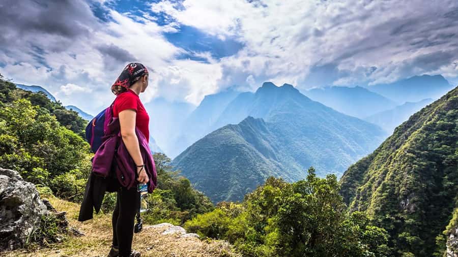 4 days/3 nights: Inka Jungle Trek to Machu Picchu - Day 1: cycling down from Abra Málaga to Santa María