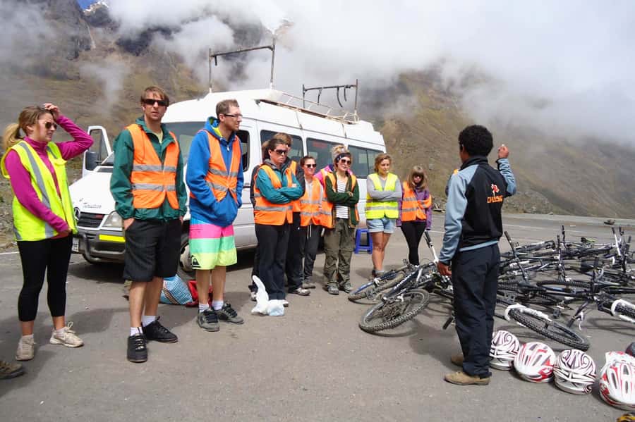 4 Days Inca Jungle Adventure to Machu Picchu - Day 3: Zip-lines, Hydroelectric Station, and the railway walk
