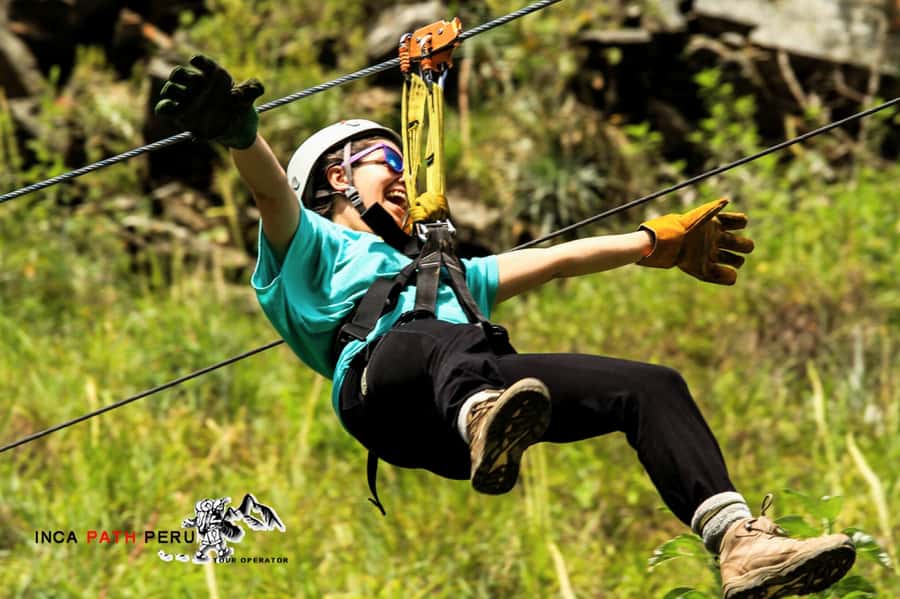 4 Days Inca Jungle Adventure to Machu Picchu - Day 1: A downhill ride from Abra Malaga to Santa Maria
