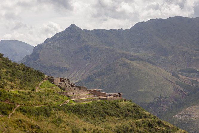 6-Day Best of Peru: Cusco, Machu Picchu, and Lake Titicaca Tour - Day five on Lake Titicaca: reed islands and Taquile traditions