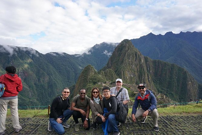 6-Day Best of Peru: Cusco, Machu Picchu, and Lake Titicaca Tour - Hotels, guides, and the value of the $799 price