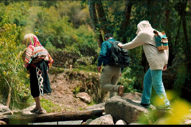 Alpaca Walk & Natural Dye Tour: A Memorable Full Day Experience - Pachamanca lunch with a local setting
