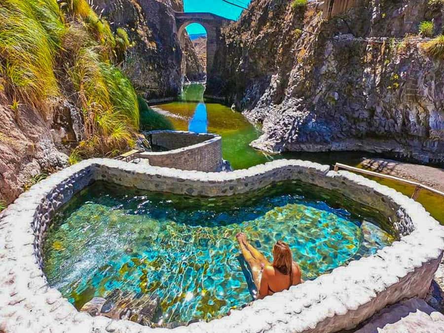 Arequipa: 2-Day Colca Canyon Classic Tour return to Arequipa - Day one: from Arequipa to the high reserve