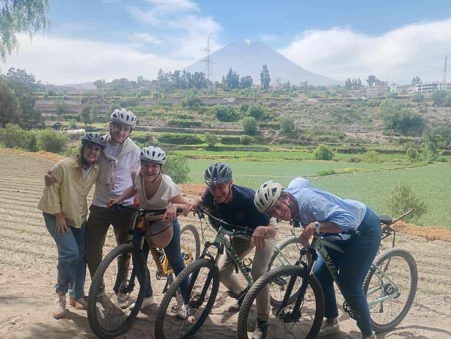 AREQUIPA BIKING CITY TOUR - The Cloisters of La Compañía