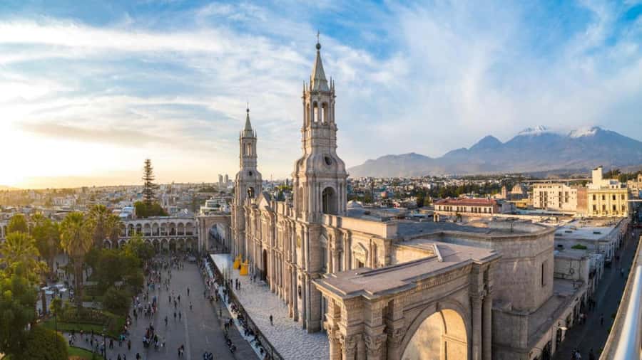 Arequipa: City and Countryside Panoramic Bus Tour - Yanahuara: ashlar arches and three volcanoes