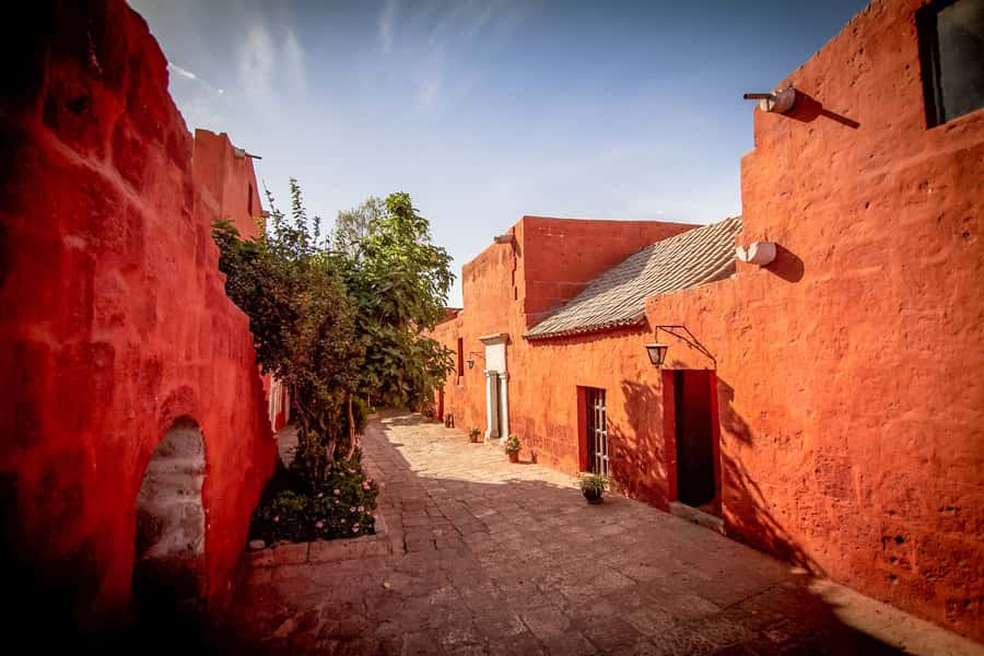 Arequipa: City Tour and Santa Catalina Monastery - The main square and Arequipa’s central rhythm