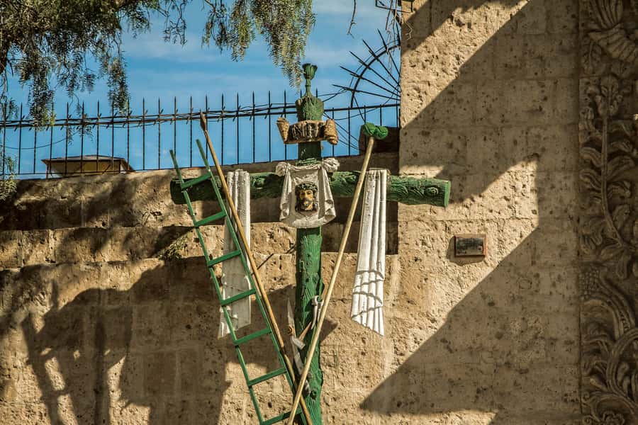 Arequipa: City Tour and Santa Catalina Monastery - Entering Santa Catalina’s 16th-century convent
