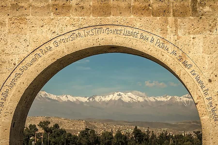 Arequipa: City Tour and Santa Catalina Monastery - Carmen Alto and the first look at the volcanoes