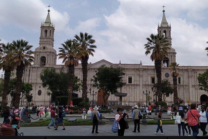 Arequipa Tasting Tour - Plaza de Armas and the city shaped by earthquakes