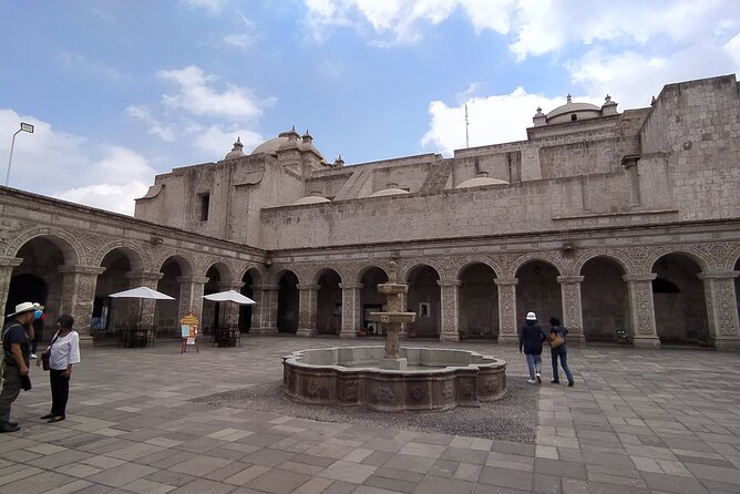 Arequipa Tasting Tour - The Company of Jesus and its baroque details