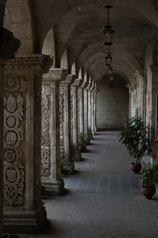 Arequipa: Walk through the Historic Center of the City - Colonial cloisters and the texture of old Arequipa