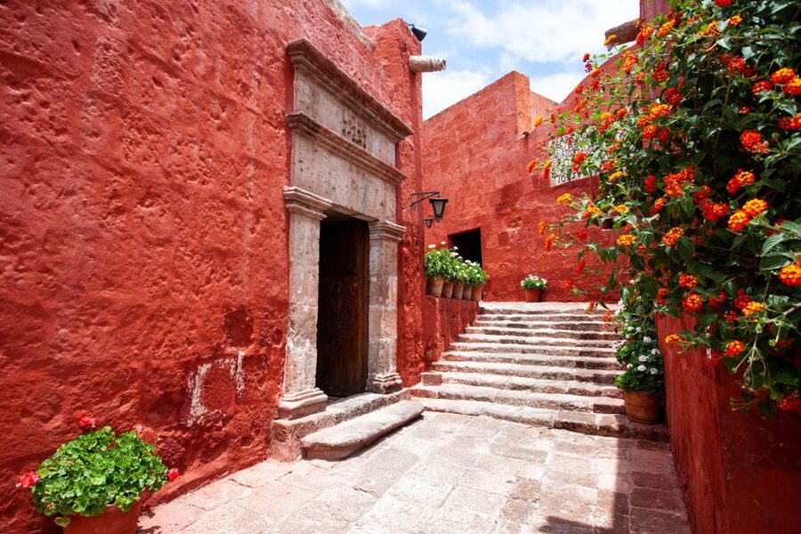 Arequipa: Walking Tour and Santa Catalina Monastery - Plaza de Armas, Arequipa’s grand civic room