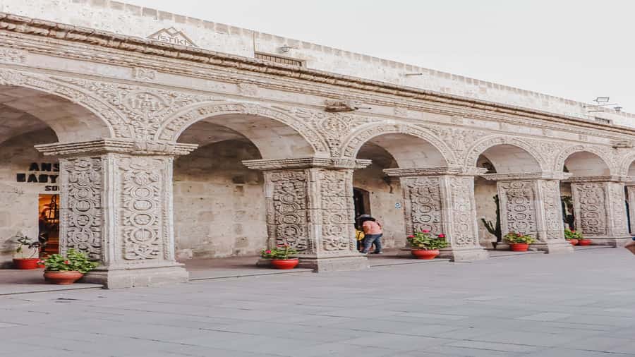 Arequipa: Walking Tour and Santa Catalina Monastery - Santa Catalina Monastery, a city inside the city