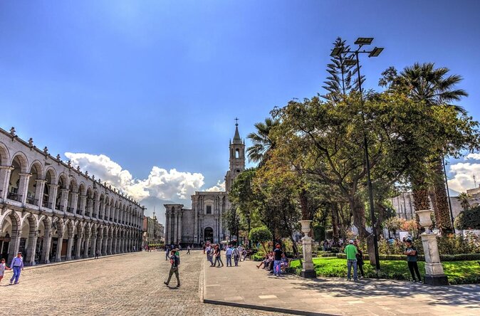 Arequipa Walking Tour city center and drinks experience - Plaza de Armas and the rooftop sunset