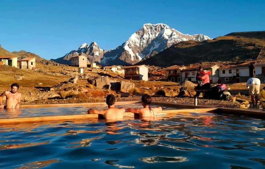 Ausangate 7 Lagoons Tour 1 day + Buffet Breakfast and Lunch - Wildlife and wide-open Andean views