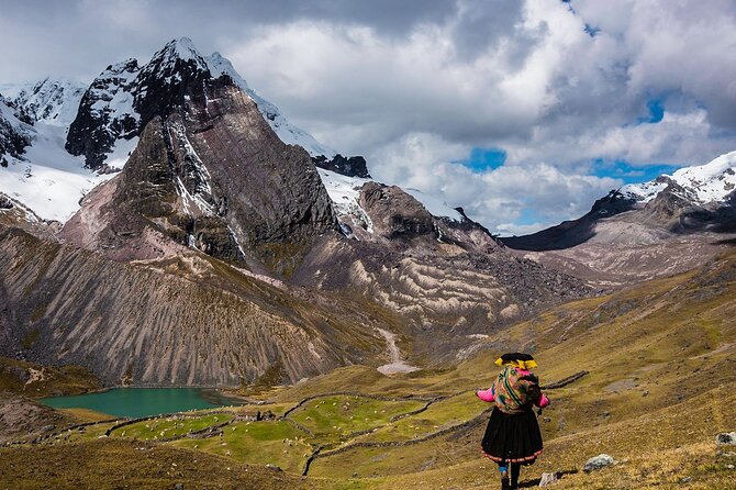 Ausangate Trek to Rainbow Mountain 3 Days - Day 1: From Cusco to Upis and Hatun Pucacocha