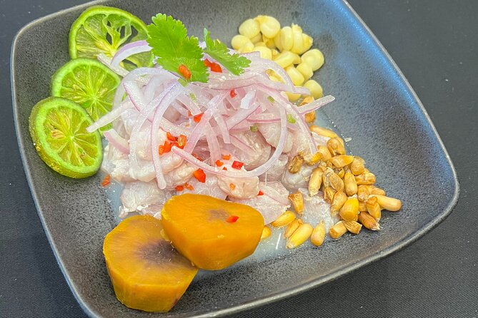 Authentic 4-dish Peruvian Food Cooking Class in Lima + Pisco Sour - Starting with a pisco sour