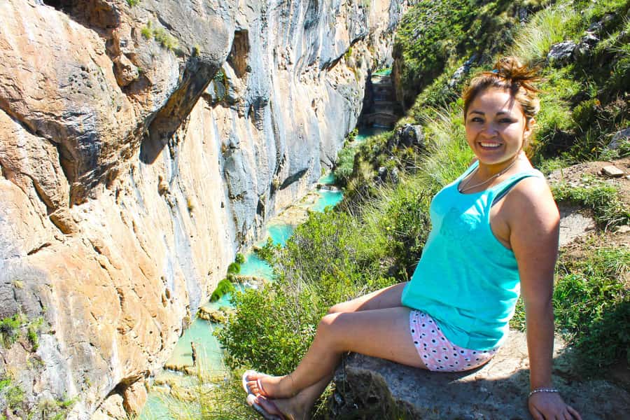 Ayacucho: Full Day Aguas Turquesas Millpu - Down to the pools for photos