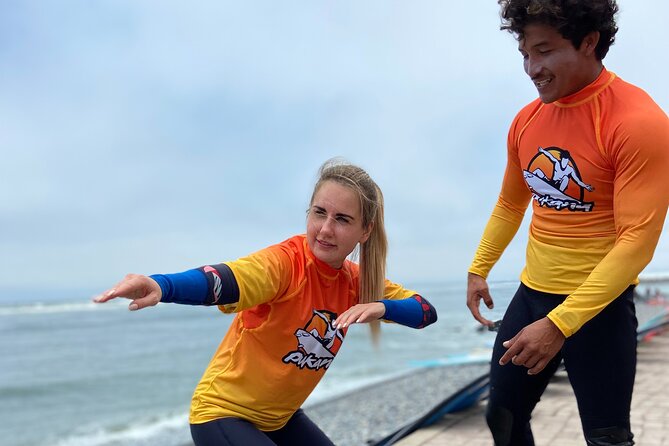 Beginner Surf Lesson in Lima, Perú - The first 30 minutes: land practice before the Pacific