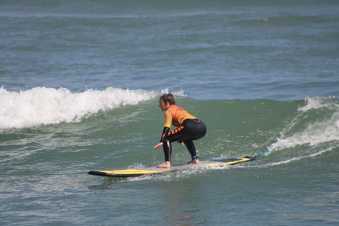Beginner Surf Lesson in Lima, Perú - The next hour: small waves, repeated attempts, real progress