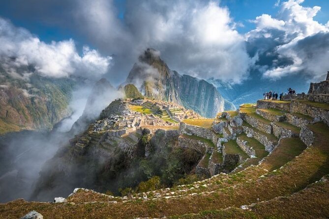 Belmond Hiram Bingham Train to Machupicchu - Full Day - Watching the Andes from the Observatory Car