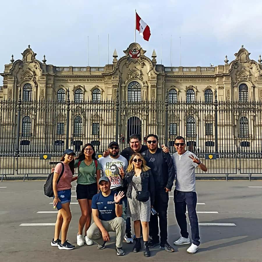 City tour and the best highlights in lima - Starting at Parque del Amor in Miraflores