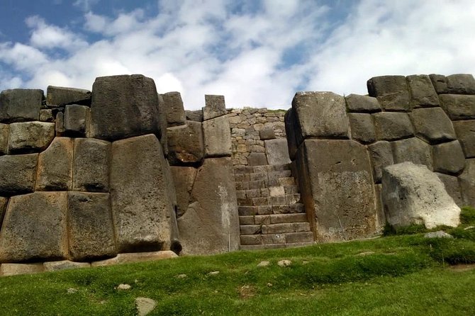 City Tour in Cusco & visit Museum South American Camelid Private. - Q’enqo: carved stone and ritual mystery