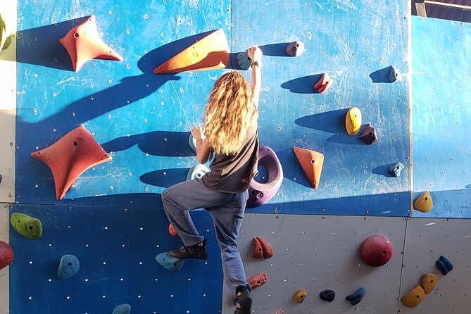 Climbing Experience in Urubamba - One hour on the wall, with room to test yourself