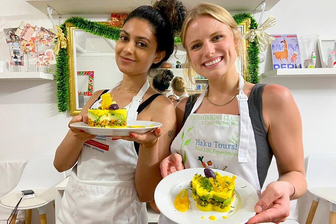 Cook The Most Popular Peruvian Dishes! - Stir-frying lomo saltado with the group