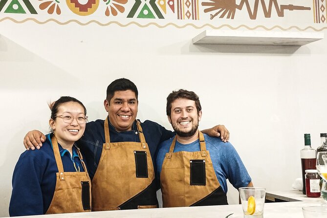 Cooking Class: Lomo Saltado, Papa Huancaina & Pisco Sour in Cusco - Mixing a pisco sour with fresh local fruit