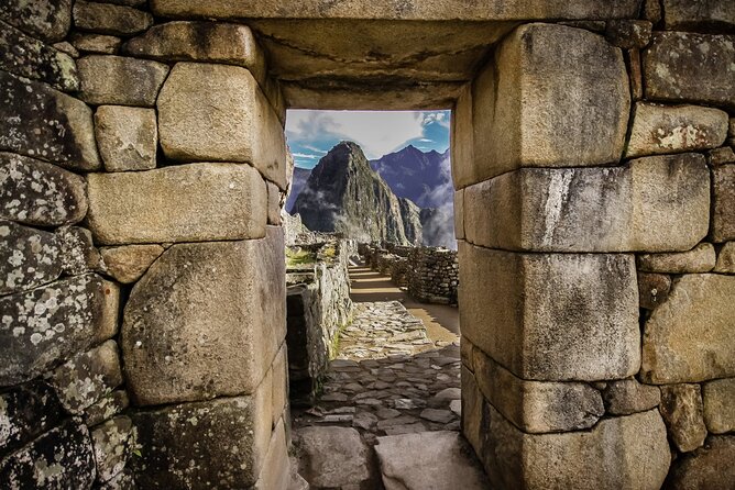 Cusco 6D 5N Laguna Humantay and Raimbow Mountain - Day One: Qorikancha and Cusco’s Inca foundations