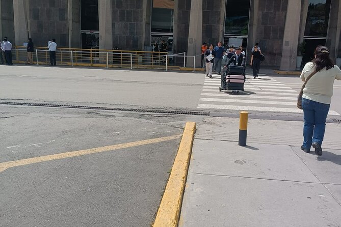 Cusco Airport Round-Trip Private Transfer - Meeting your driver at Alejandro Velasco Astete Airport