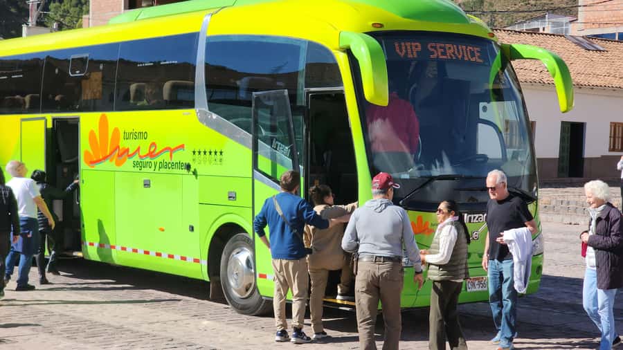 Cusco: Bus Turistico Puno Cusco con Tour y Buffet - Buffet lunch in Sicuani