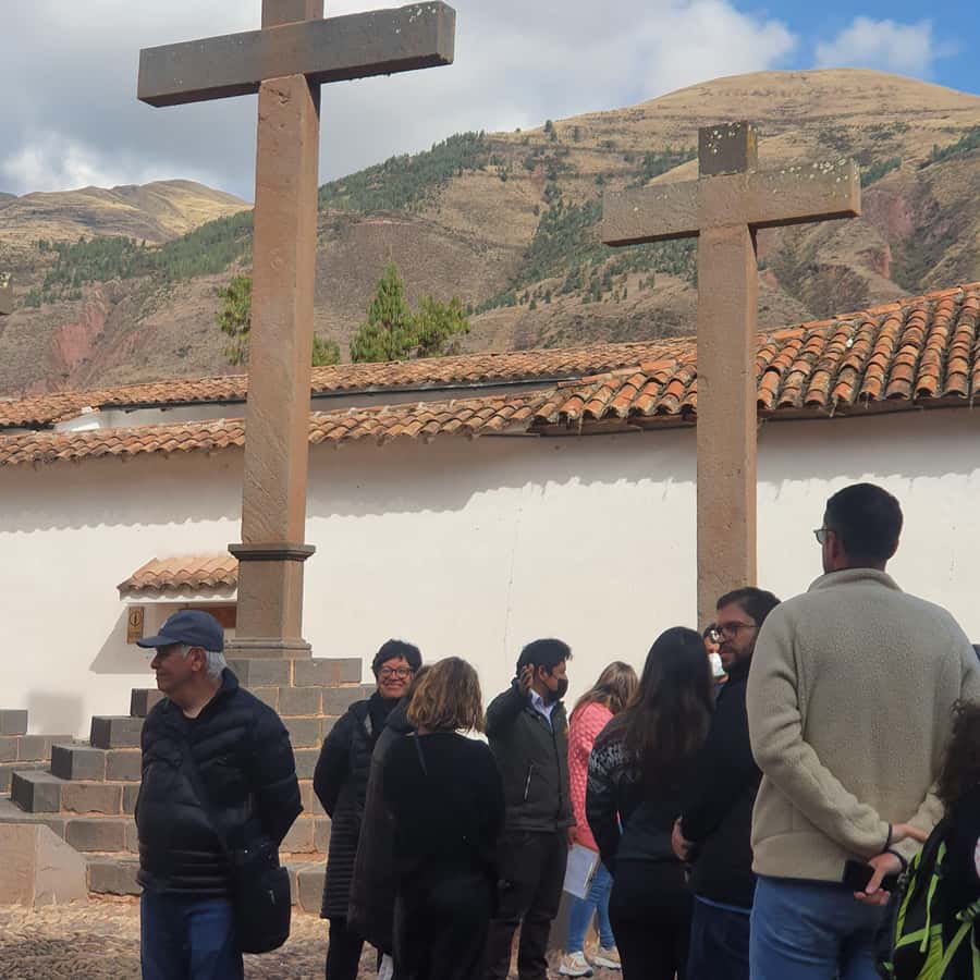 Cusco: Bus Turistico Puno Cusco con Tour y Buffet - La Raya and the high point of the route