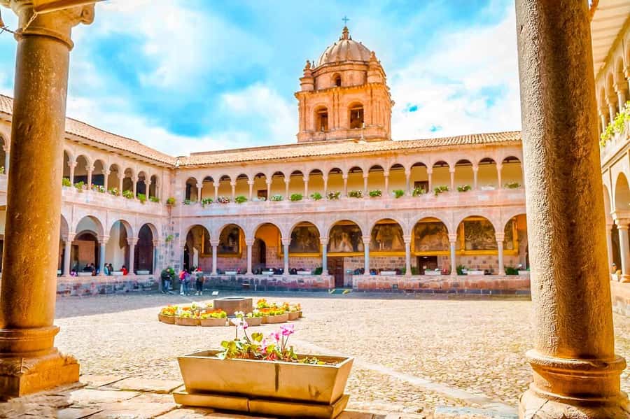 Cusco: City and Nearby Ruins 5-Hour Guided Tour - Plaza de Armas and the Cathedral’s colonial interior