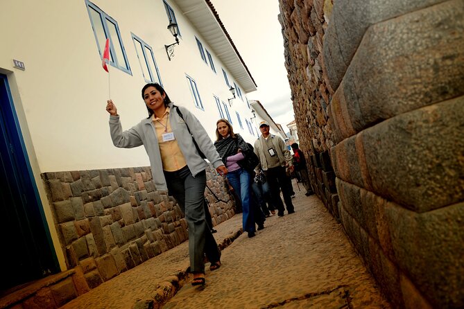 Cusco City Sightseeing and Sacsayhuaman Archeological Park Tour - Cusco Cathedral: colonial art and a strict dress code