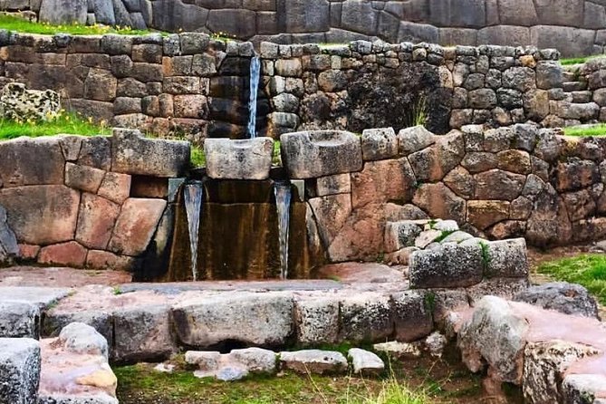 Cusco City Tour Four Ruins in Half-Day - Q’enqo: a ceremonial space cut from rock