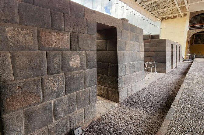 Cusco: City Tour - Mystical Ruins - Q’enqo: a smaller site with a ritual purpose
