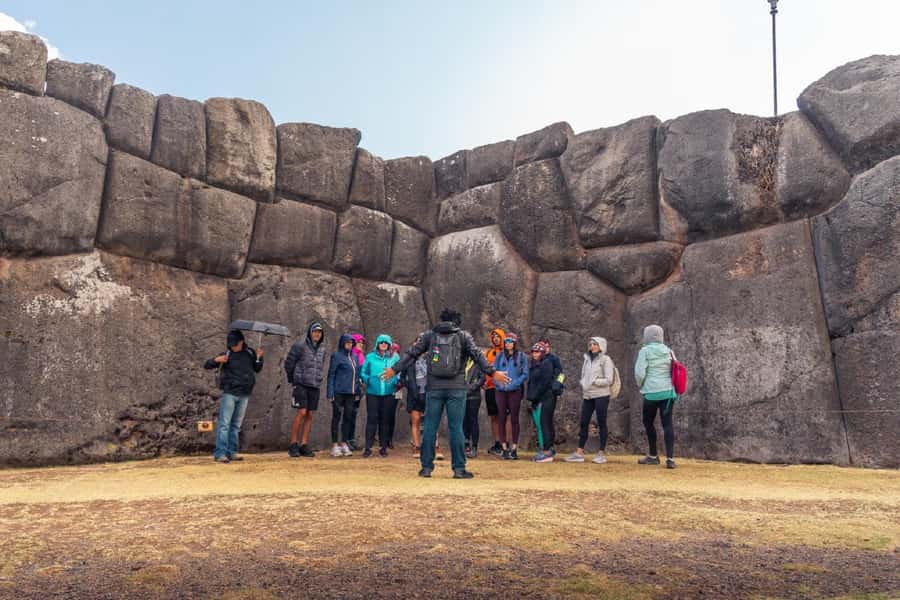 Cusco : City Tour of 4 Ruins and Sun Temple - Sacsayhuamán: the tour’s big stone lesson
