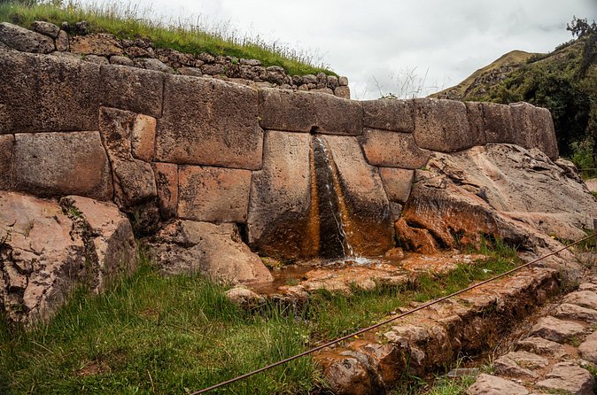 Cusco City Tour with Sacsayhuaman & Coricancha Entrance Tickets - Q’enqo: a ceremonial stop with a different feel
