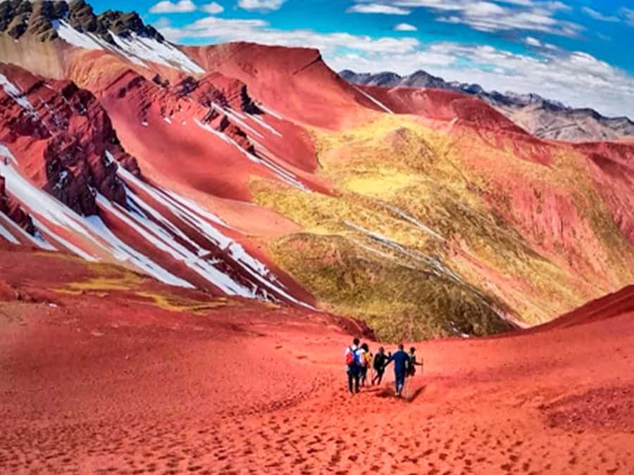 Cusco : Full day Palcoyo Mountain of colors - The 4:00 a.m. pickup sets the tone