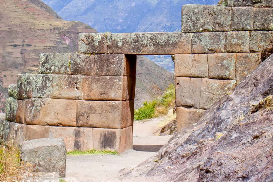 Cusco: Full-Day Sacred Valley History Tour - Pisac ruins and the market experience